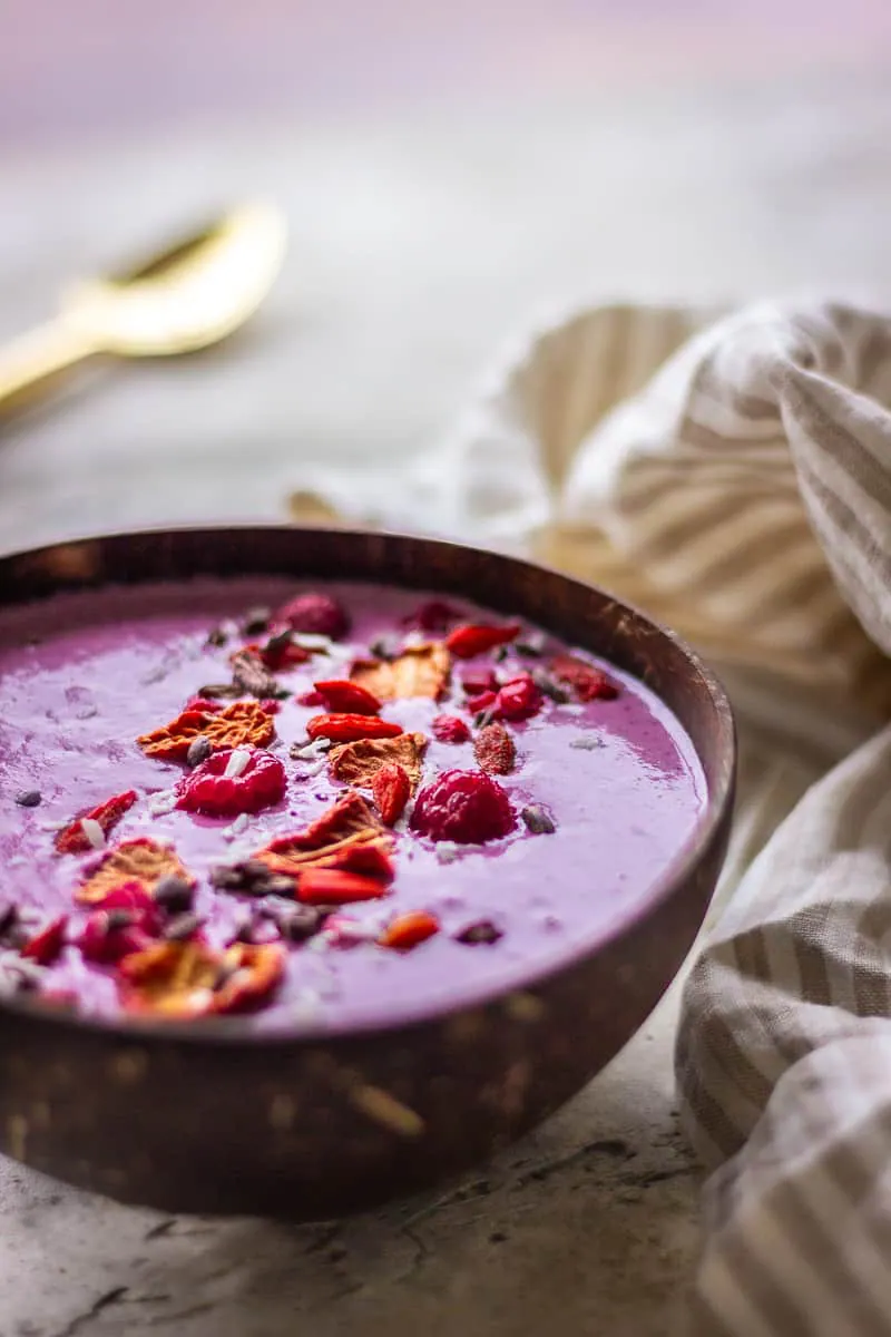 No Banana Berry Smoothie Bowl decorated with freeze-dried berries.